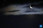 نقاط تاریک ماه روشن می شود
