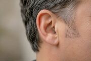 رپورتاژ آگهی آیا سمعک نامرئی ارزش خرید دارد؟