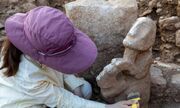 در نتیجه کاوش در محوطه باستانی دوره نوسنگی در ترکیه: کشف مجسمه ۱۱ هزار ساله مردی سوار بر پلنگ
