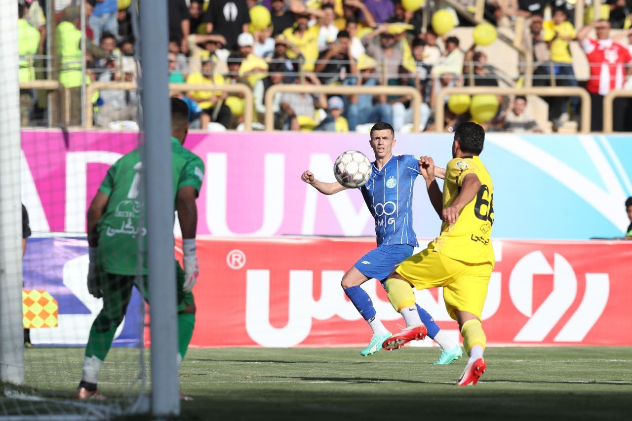 فجرسپاسی صفر - استقلال ۳؛ صدرنشینی آبیها با طوفان در پارس شیراز