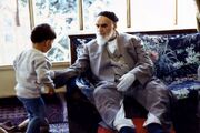 امام (ره) در طول زندگی خود دست چه‌کسانی را بوسید؟/باید روحانی با لباس روحانیت شهید شود تا مردم بفهمند...
