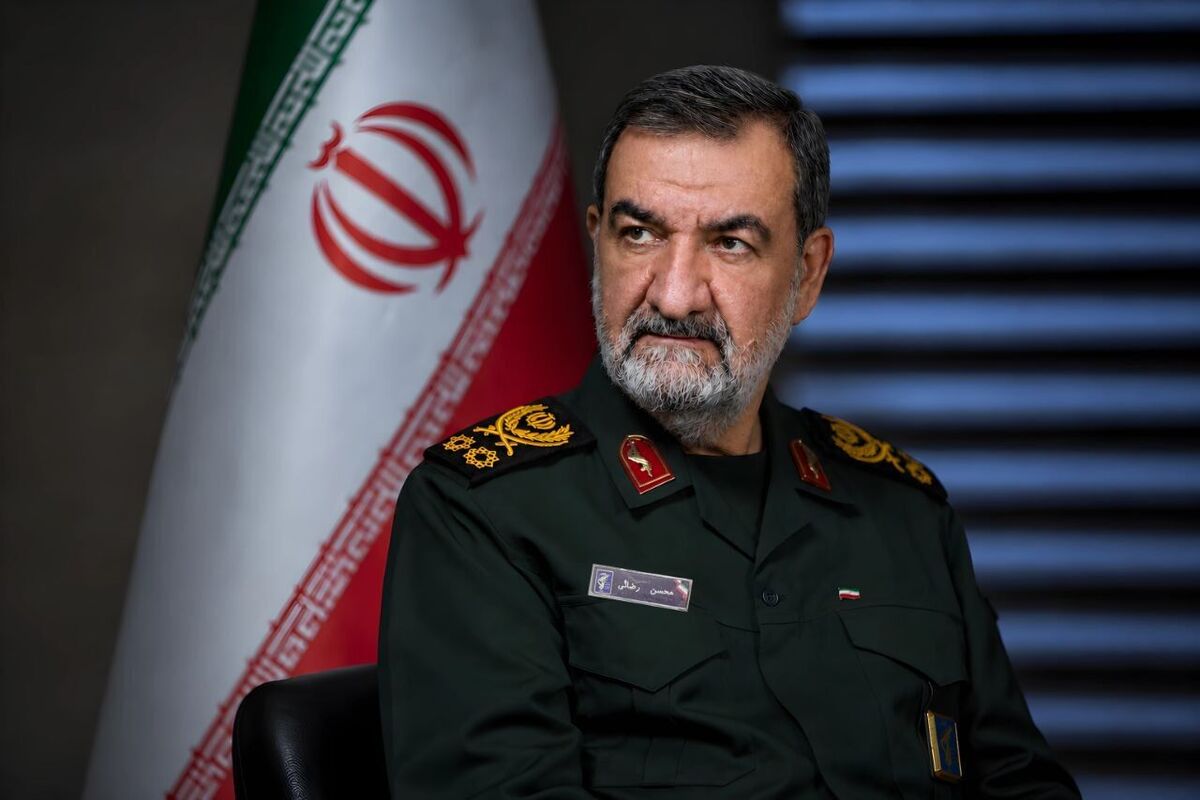 سرلشکر رضایی: حمله آمریکا و اسرائیل به ایران ناقض قوانین بین‌المللی است