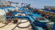 توقیف شناور حامل سوخت قاچاق در آب‌های خلیج فارس| ۱۱ قاچاقچی دستگیر شدند
