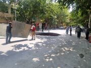 نشت فاضلاب در خیابان نشاط اصفهان حفره‌ای به عمق پنج متر ایجاد کرد