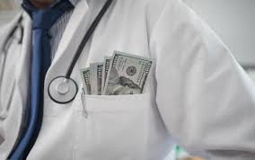 تناقض بزرگ/شانس پزشک شدن در دهه ۶۰ چند برابر الان بود؟ چطور با امکانات اندک دهه ۶۰ و تربیت هزاران پزشک کیفیت مشکلی نداشت اما الان با افزایش چن