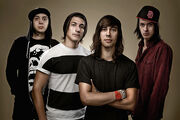 آهنگ Yeah Boy And Doll Face از Pierce The Veil با متن و ترجمه