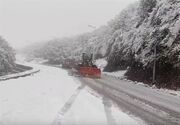 بارش شدید برف در گردنه حیران/ تردد در جاده‌ها جریان دارد