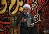 معنویت عاشورایی انسان را در میدان حق نگه می‌دارد