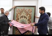 رونمایی از نخستین قرآن معرق چرمی جهان در زنجان