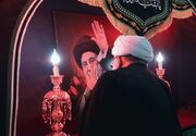 شمع‌های سوگ به یاد رهبر شهید روشن شد