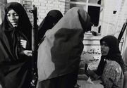 اسلحه همه خراب شد الا مریم امجدی/آدیداس سفید به‌جای پوتین‌!