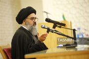 رونمایی از «ظهر آدینه»؛ میراث ماندگار خطبه‌های آیت‌الله نورمفیدی