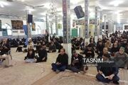 اشک و ارادت مردم بیرجند در باقریه؛ قرائت زیارت حضرت رسول(ص) در 28 صفر