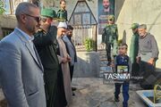 بدرقه فرزندان شهدا از خانه تا مدرسه در خراسان جنوبی+تصویر