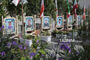 غبارروبی مزار شهدا در گلستان شهدای اصفهان