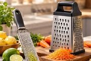 راهنمای خرید رنده آشپزخانه؛ استیل، چهارگوش یا استوانه‌ای؟