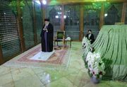 رهبر انقلاب در مرقد مطهر امام راحل(ره) حضور یافتند