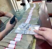 دلار ۲۲۸ هزارتومانی؛ و بازاری که گوشش به «مداخله» همتی بدهکار نیست