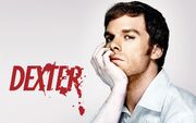 سریال دکستر (Dexter) | معرفی، داستان، شخصیت‌ها و تفاوت با رمان