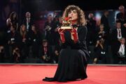 «زن ناشناخته» شیر طلایی ونیز را برد؛ فهرست کامل برندگان جشنواره