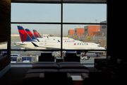 Man sneaked photos of boarding passes to get on Delta plane, complaint says