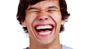 خنده درمانی و فواید قلبی-عروقی و ایمنی آن