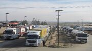 صف‌های طولانی کامیون‌ها در گذرگاه مرزی آستارا