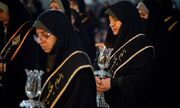لاله‌گردانی خادمان شاهچراغ(ع) در شام غریبان امام رضا(ع) + تصاویر
