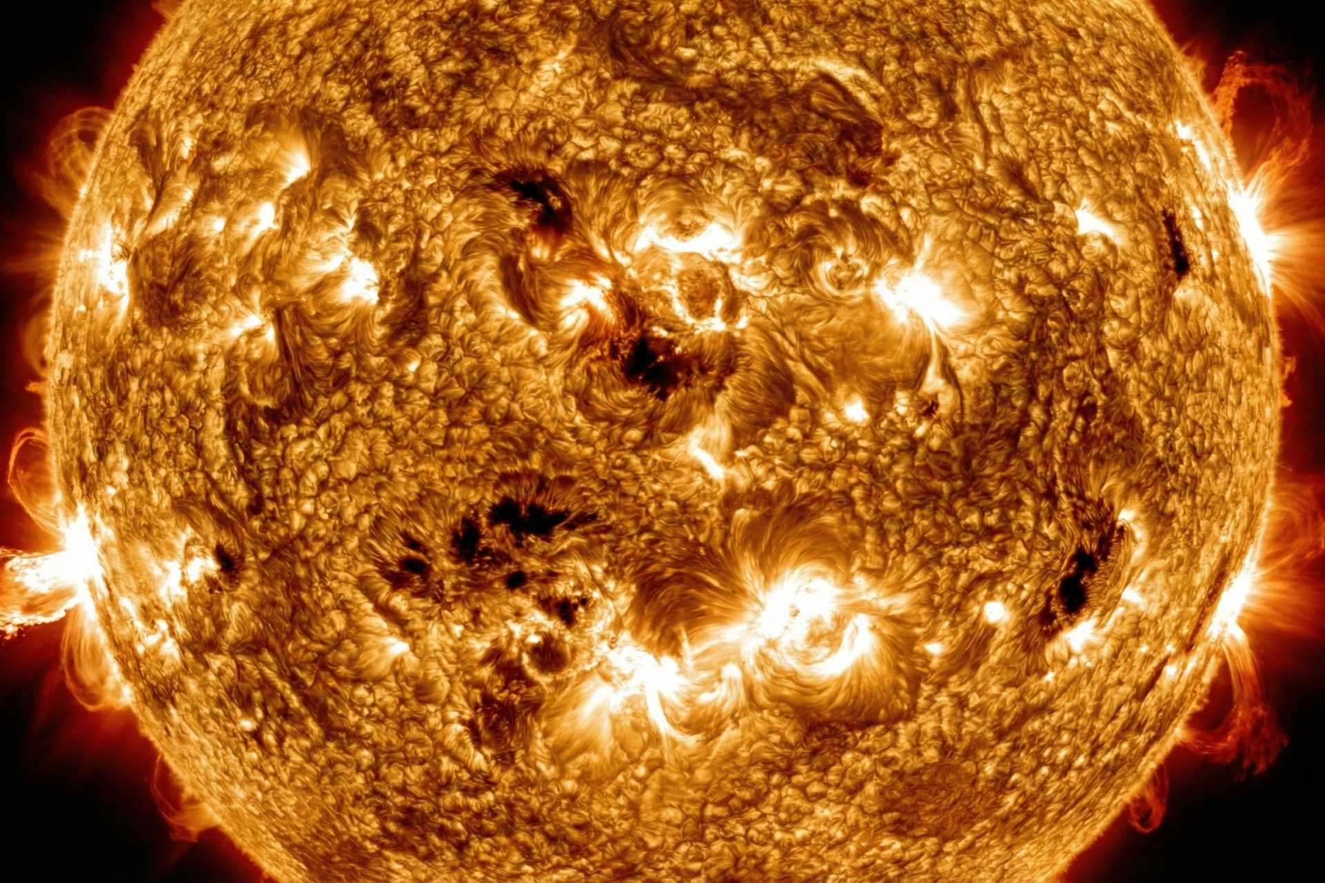 قطر خورشید تقریباً صد برابر زمین است؛ پس چرا «ستاره کوتوله» نامیده می‌شود؟