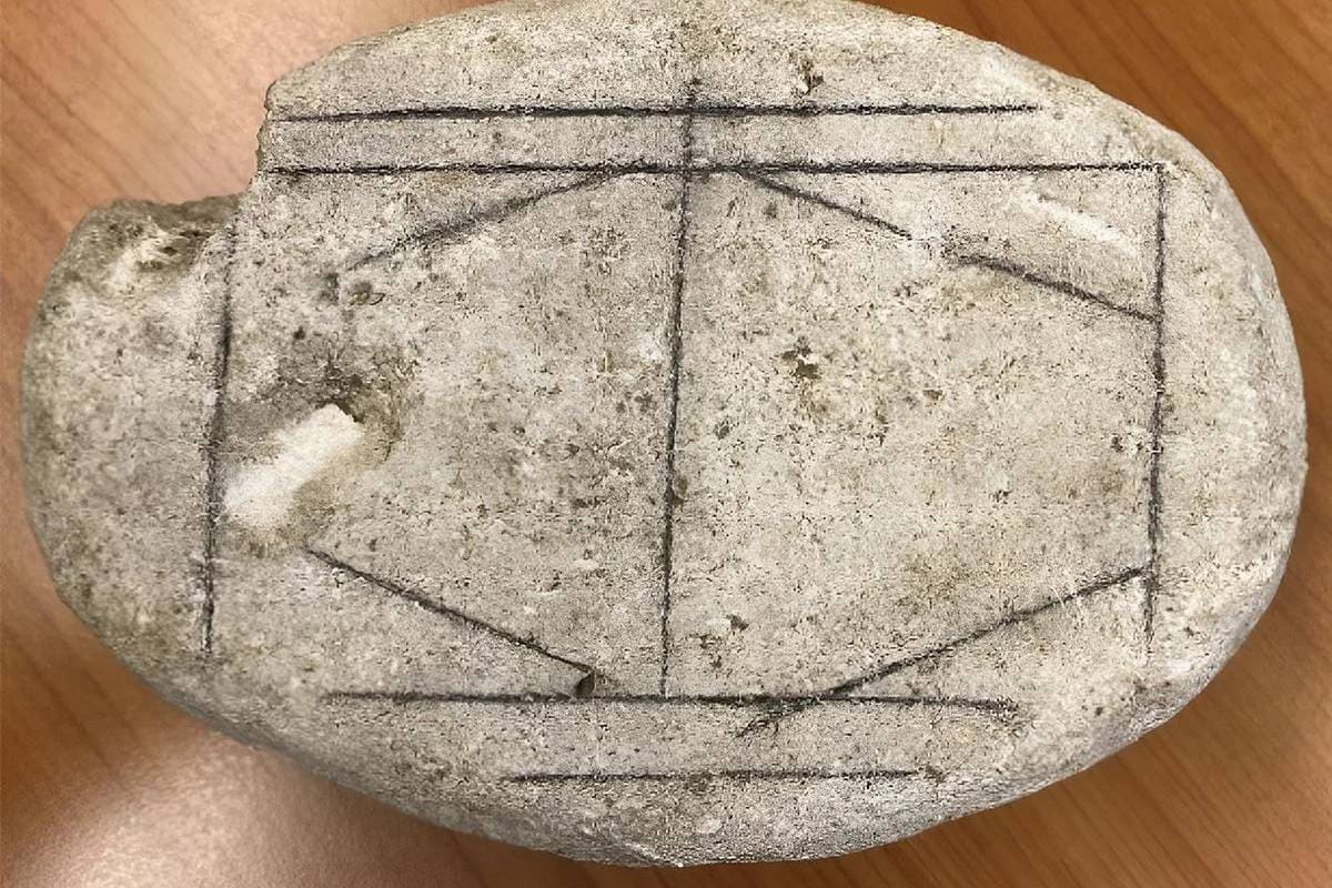 آیا رومیان هزاران سال پیش بازی رومیزی داشتند؟ هوش مصنوعی پاسخ می‌دهد